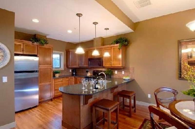 Bellasera Tuscan Villas By Associated Property Management Келоуна Екстериор снимка