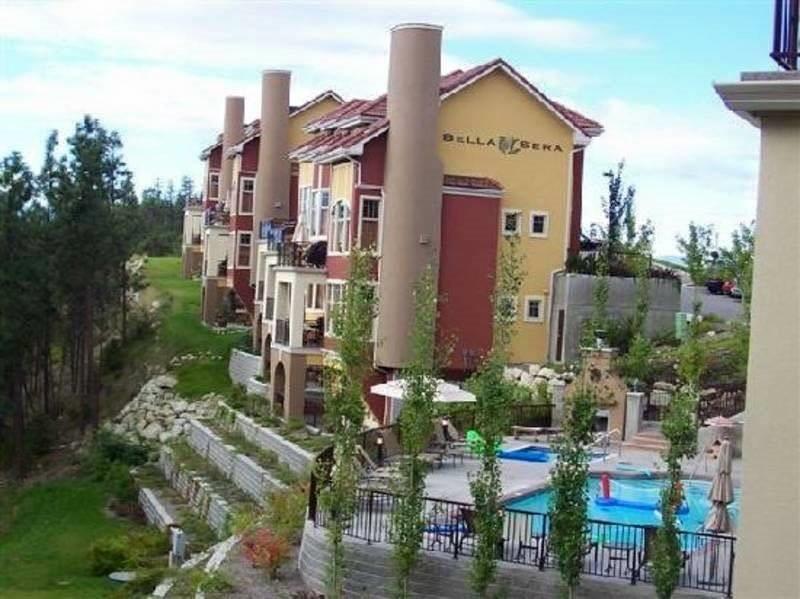 Bellasera Tuscan Villas By Associated Property Management Келоуна Екстериор снимка